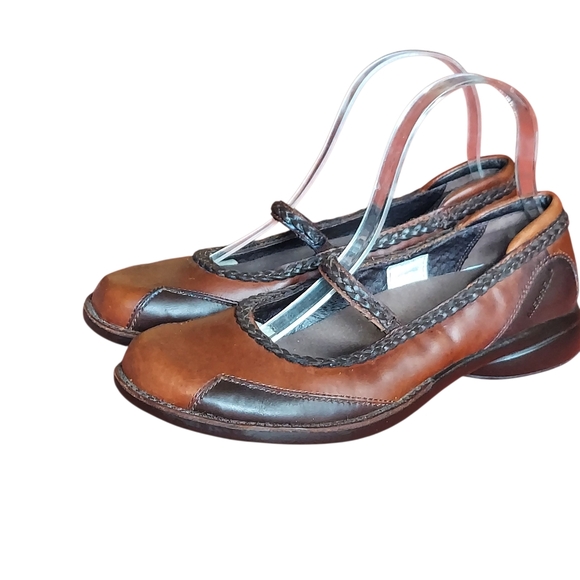 Merrell Brown Leather Flats with Classic Design - Picture 16 of 16